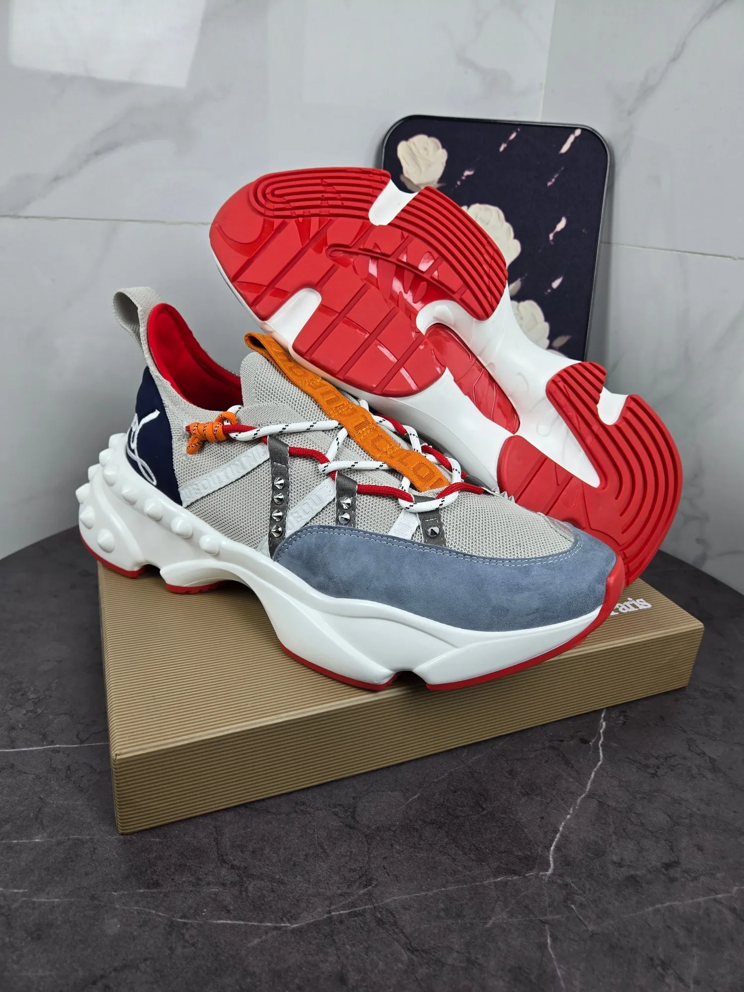Men's shoes 💰700 Fashionable brand Chri*stian loubou*tin original single item New CL red-soled shoes latest series for casual couples, uppers are made of imported Lycra + high-density breathable fly weave, environmentally friendly high-elastic suction mold feet will never delaminate, the outsole is made of super non-slip and wear-resistant PU + vacuuming Two-color combination Size: Female 35-43 Male 38-47 Comes with a handbag, card, shoehorn "full package